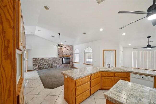 Building Photo - Stunning SFR 4 BD | 2.5 Bath