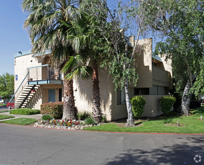 Primary Photo - Windmill Place Apartments