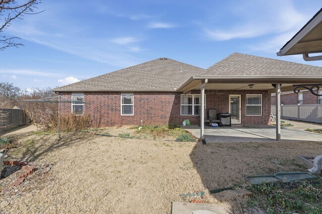 Building Photo - Move-in ready 3 Bed, 2.5 Bath, 3 Car, BA Schools