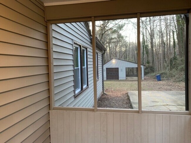 Building Photo - Beautiful two bedroom one bath near Campbellton and 166