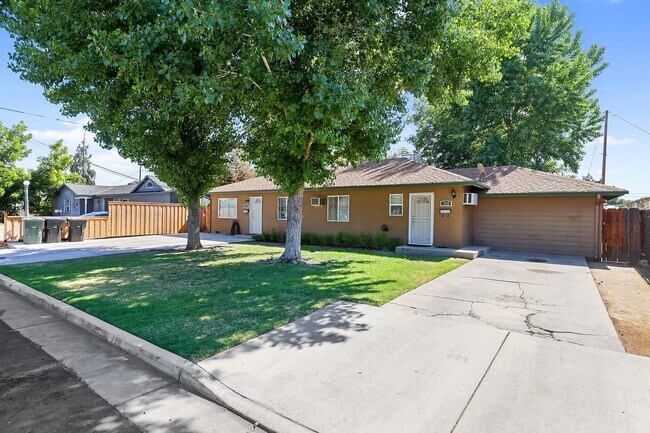 Primary Photo - 718 S Jacob St