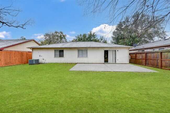 Building Photo - 7815 Barnhill Dr