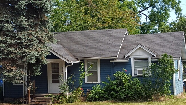 Building Photo - Cute Home With Large Yard