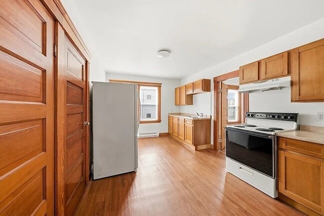 Building Photo - 31 Whitcomb St