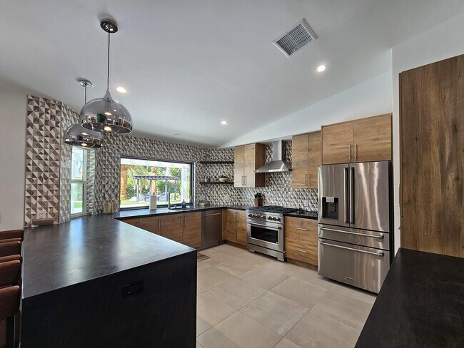 Building Photo - 72278 Barbara Dr