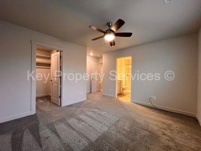 Building Photo - Woodland Townhome with Huge Tandem Garage