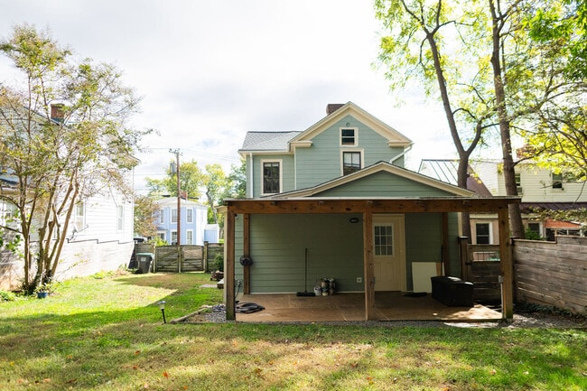 Building Photo - 208 9th St NW