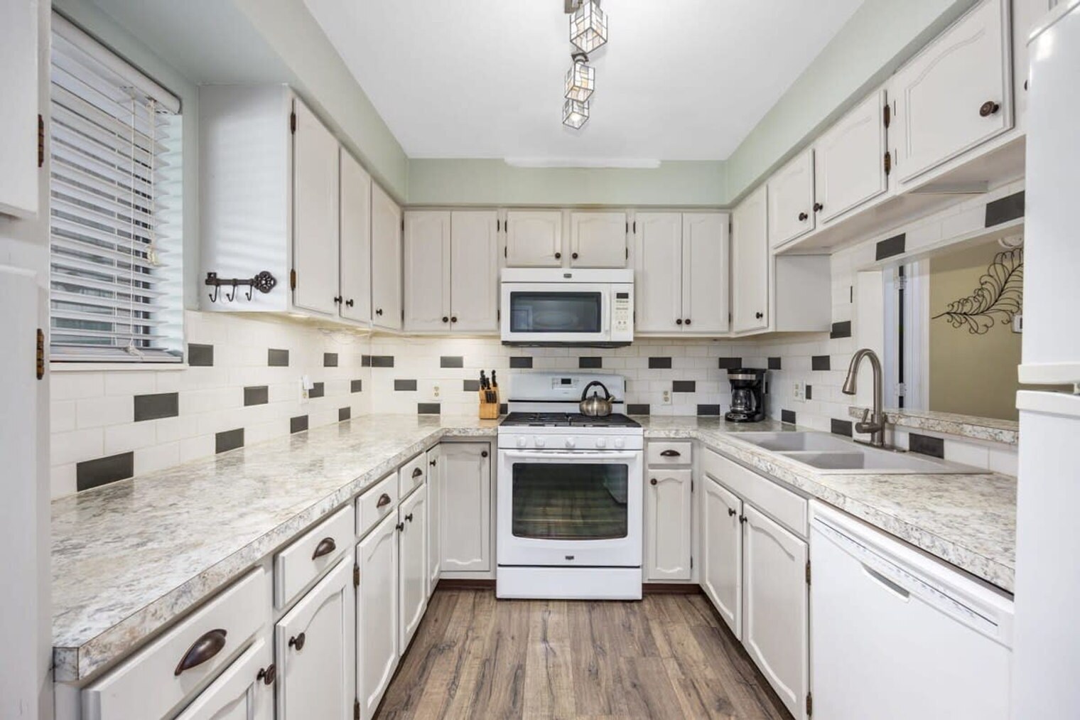Building Photo - 6542 Bella Vista Dr NE