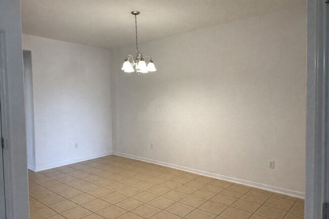 Building Photo - 1905 Charleston Ct