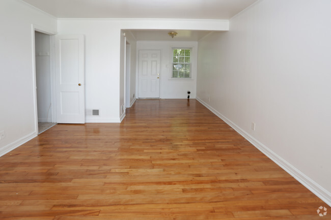 Living Room - Village Oaks Townhomes