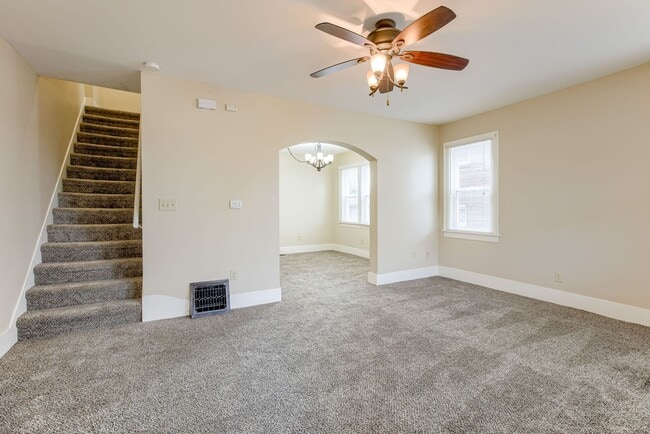 Building Photo - Spacious 3 Bedroom Duplex in the Heart of Midtown Featuring Detached Garage!!