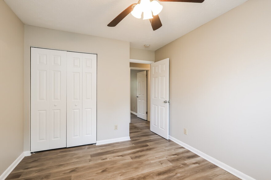 Building Photo - 7906 Candleglow Ln