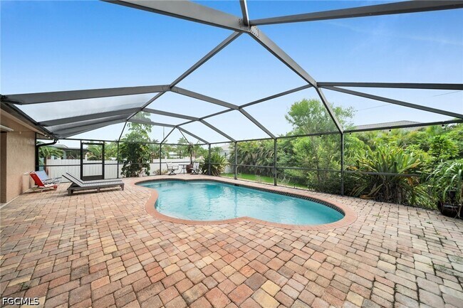 Building Photo - 3505 Surfside Blvd