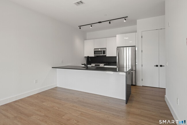 Building Photo - 78 Unquowa Pl