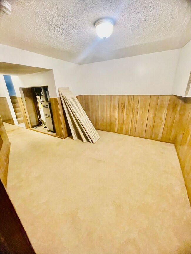 Building Photo - 3 bed- 1.5 Bath- Bridgeville Pa