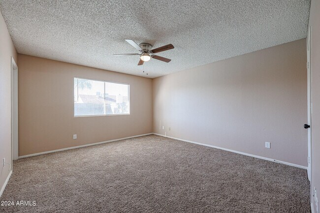 Building Photo - 7119 W Cameron Dr