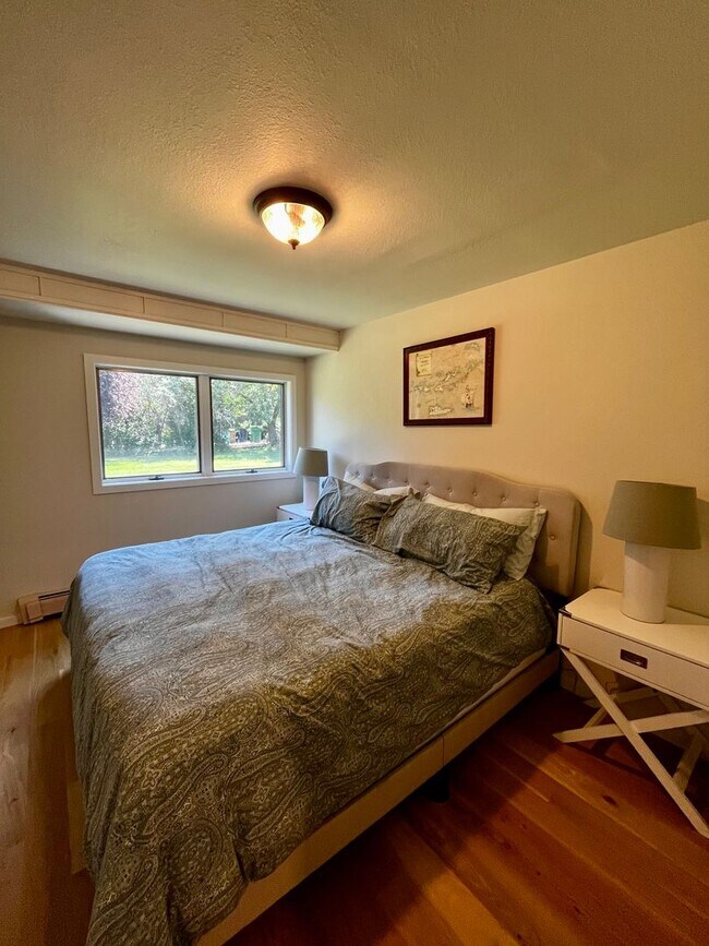 Building Photo - Executive Rental on Riverside Country Club...
