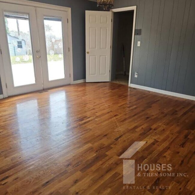 Building Photo - 423 Rollingwood Dr