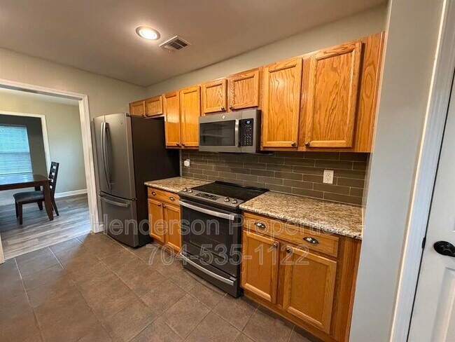 Building Photo - 2121 Ballingarry Dr