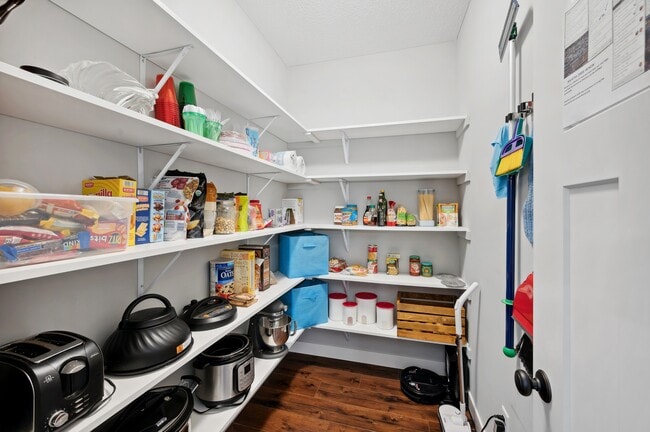 Building Photo - 7356 Kalland Cir NE