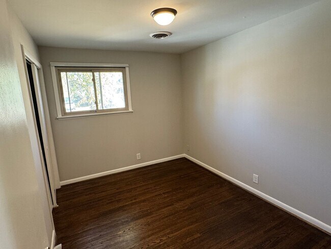 Building Photo - Nice ranch on basement in Charlotte Park