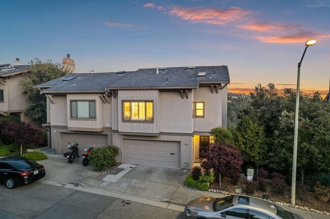 Building Photo - Spacious 4-Story Townhouse with Panoramic ...