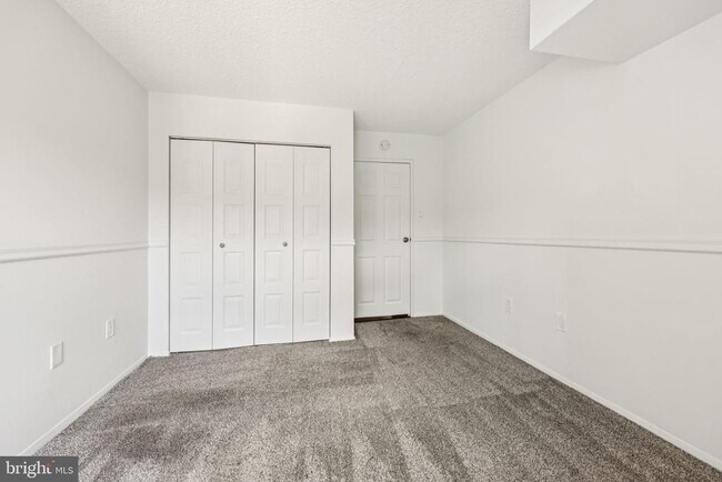 Building Photo - 4500 S Four Mile Run Dr