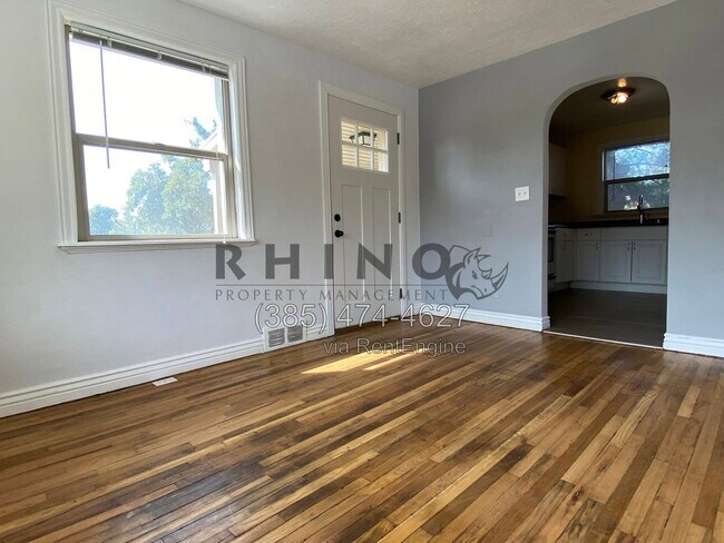 Building Photo - 2885 Van Buren Ave