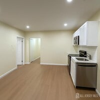 Building Photo - 166 Throop Ave