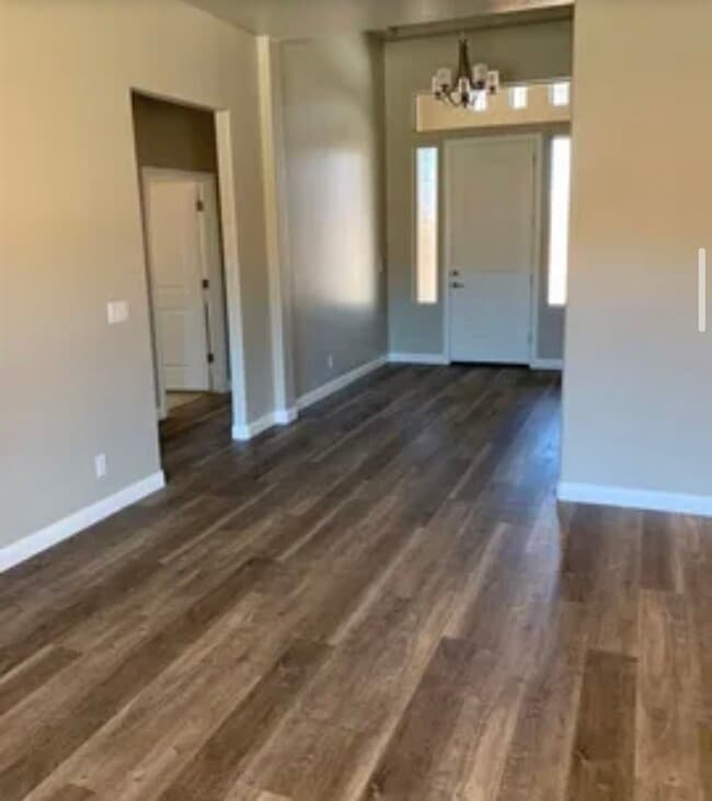 Building Photo - 938 N Sandy Talus Dr