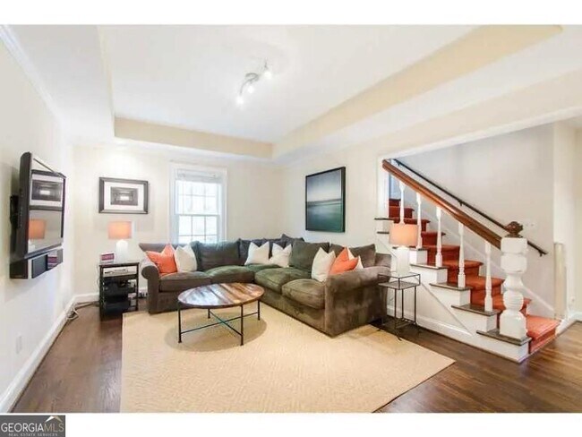 Building Photo - 1916 Greystone Rd NW