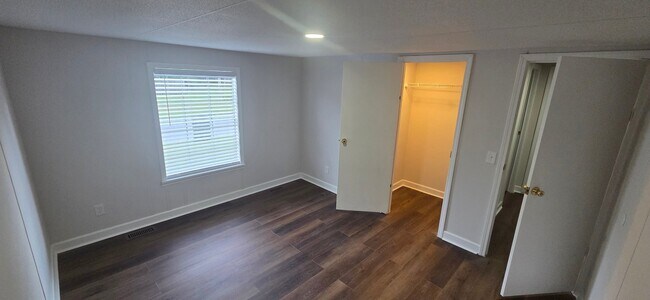 Building Photo - 93 Huckaberry Ln