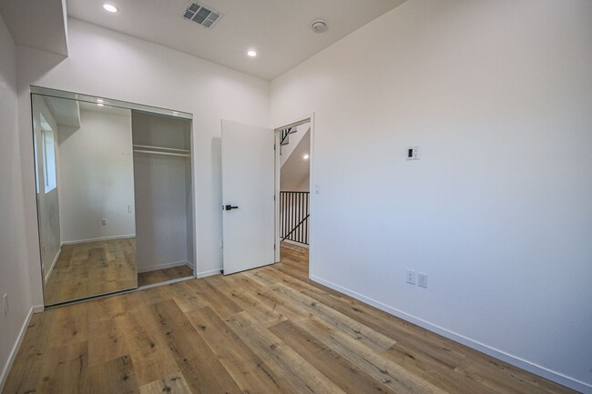 Building Photo - 121 S Coronado St