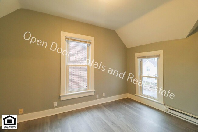 Building Photo - 824 Huestis Ave