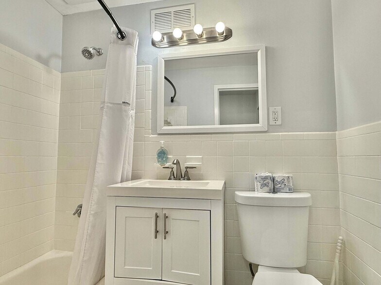 Building Photo - 215 Piedmont Ave NE