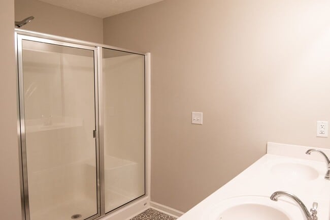 Building Photo - Fantastic, end-unit townhome in desirable Shelton Crossing!