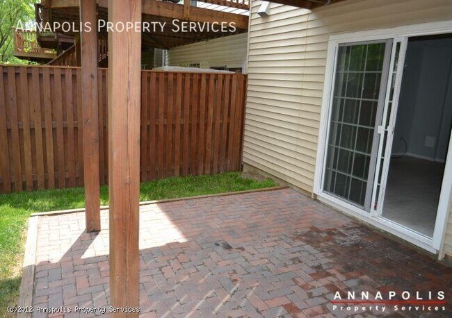 Building Photo - 2701 Thornbrook Ct