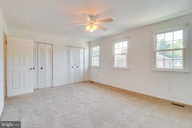 Building Photo - 9911 Whitewater Dr