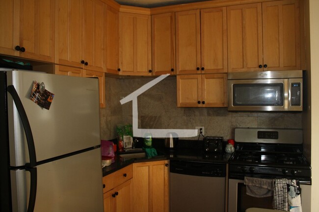 Building Photo - Great Brookline 4 Bed Apartment