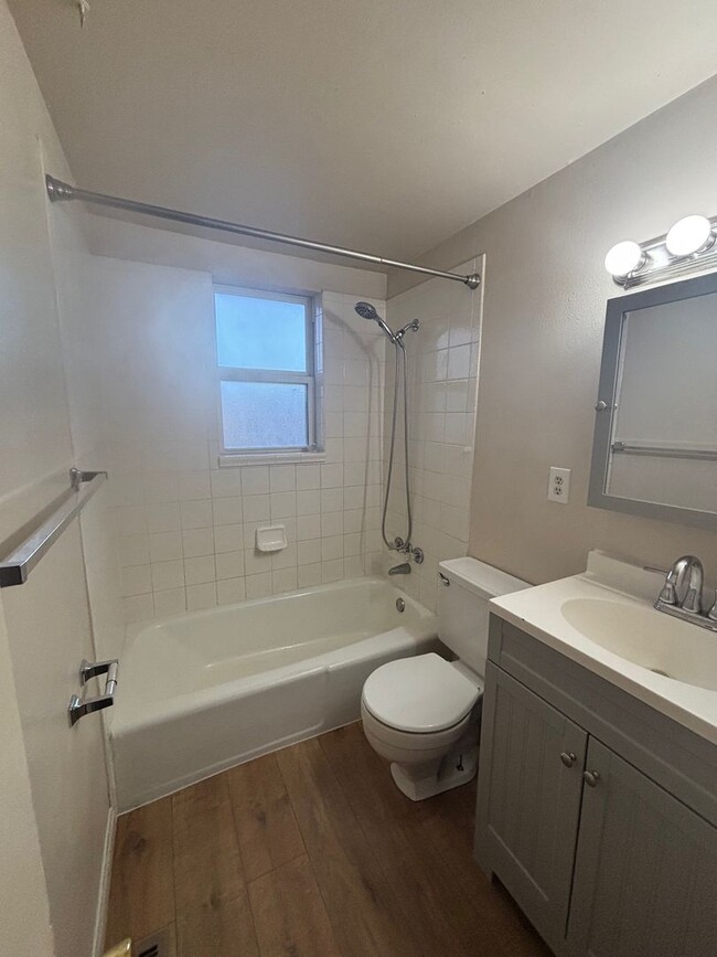 Building Photo - 3 Bed / 1 Bath Near I-25 and S. Academy - ...