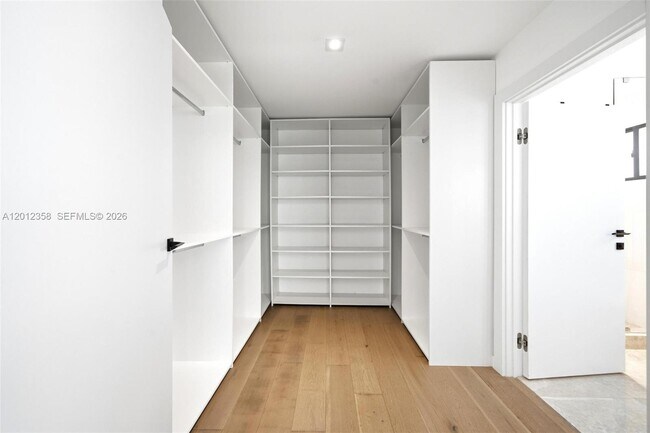 Building Photo - 120 NE 49th St