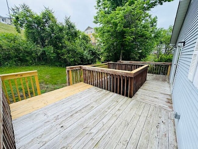 Building Photo - 363 Mansion Ave