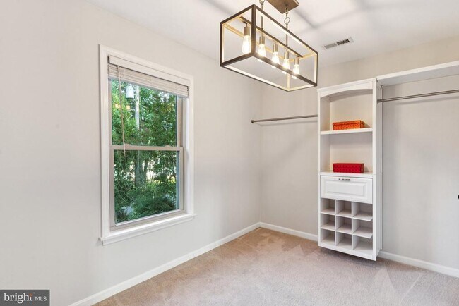 Building Photo - 4922 Lerch Dr