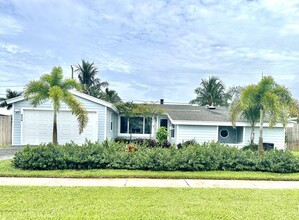 Building Photo - 424 Gulf Rd