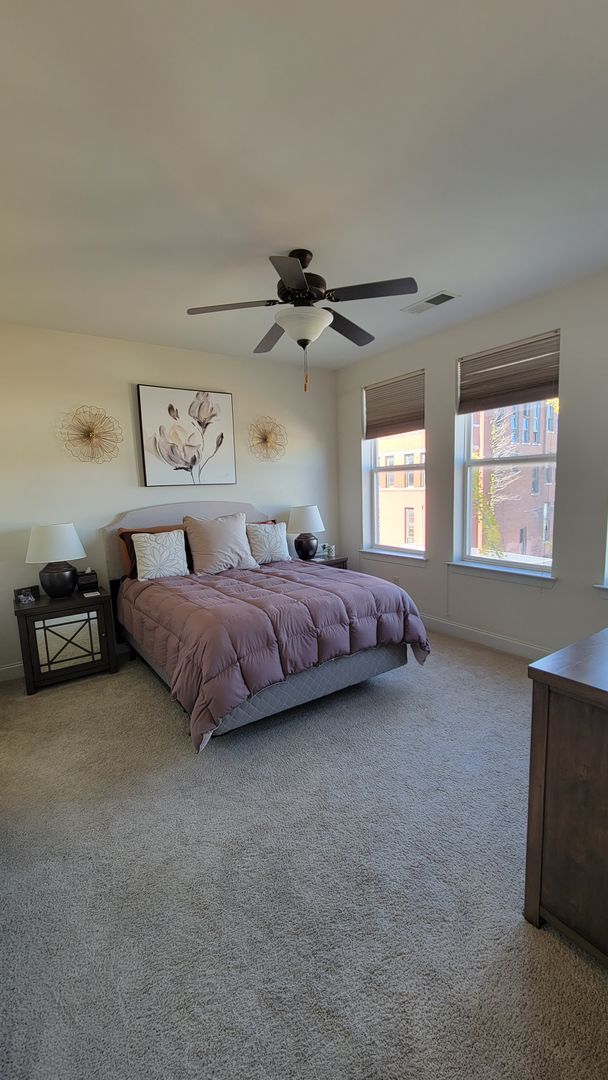 Building Photo - Absolutely adorable townhome in downtown Memphis