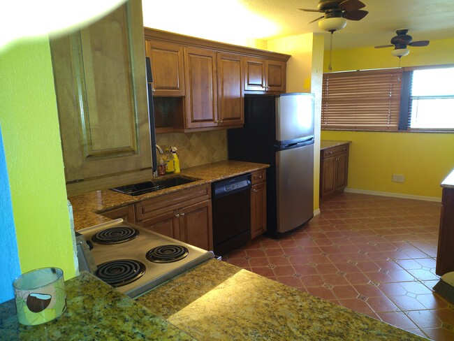 KITCHEN - 355 S Ocean Dr