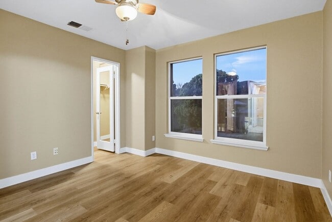 Building Photo - 2 Bedroom Townhome with Bonus Office in San Marcos