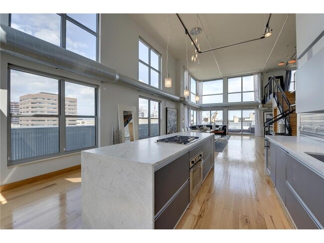 Building Photo - 521 S 7th St