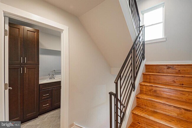 Building Photo - 2535 Annin St