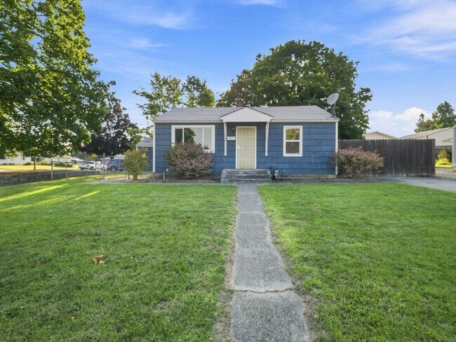 Building Photo - 6011 N Braeburn Dr